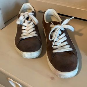 Men’s puma sneakers